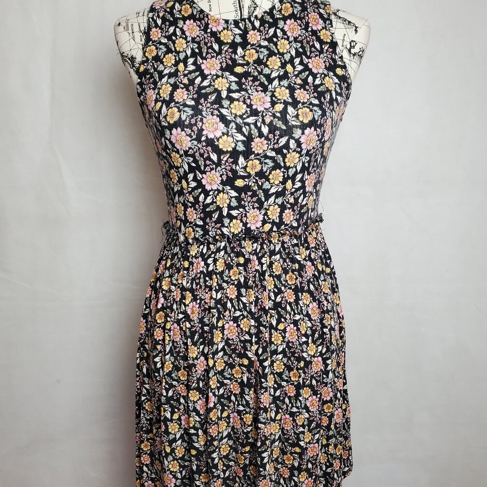 Jolt Sleeveless Black Floral Dress - Small